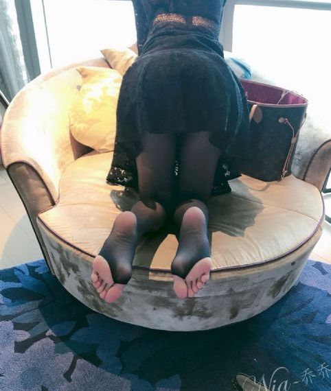 舌头伸进去的我好爽男男