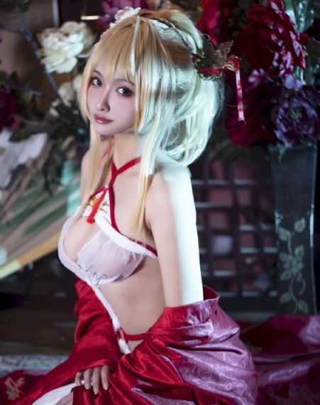 打白嫩光屁屁女网站
